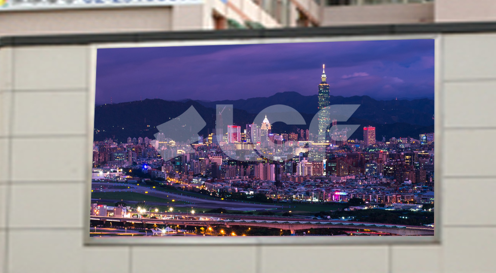 台湾高雄三多商圈户外全彩LED显示屏项目.jpg